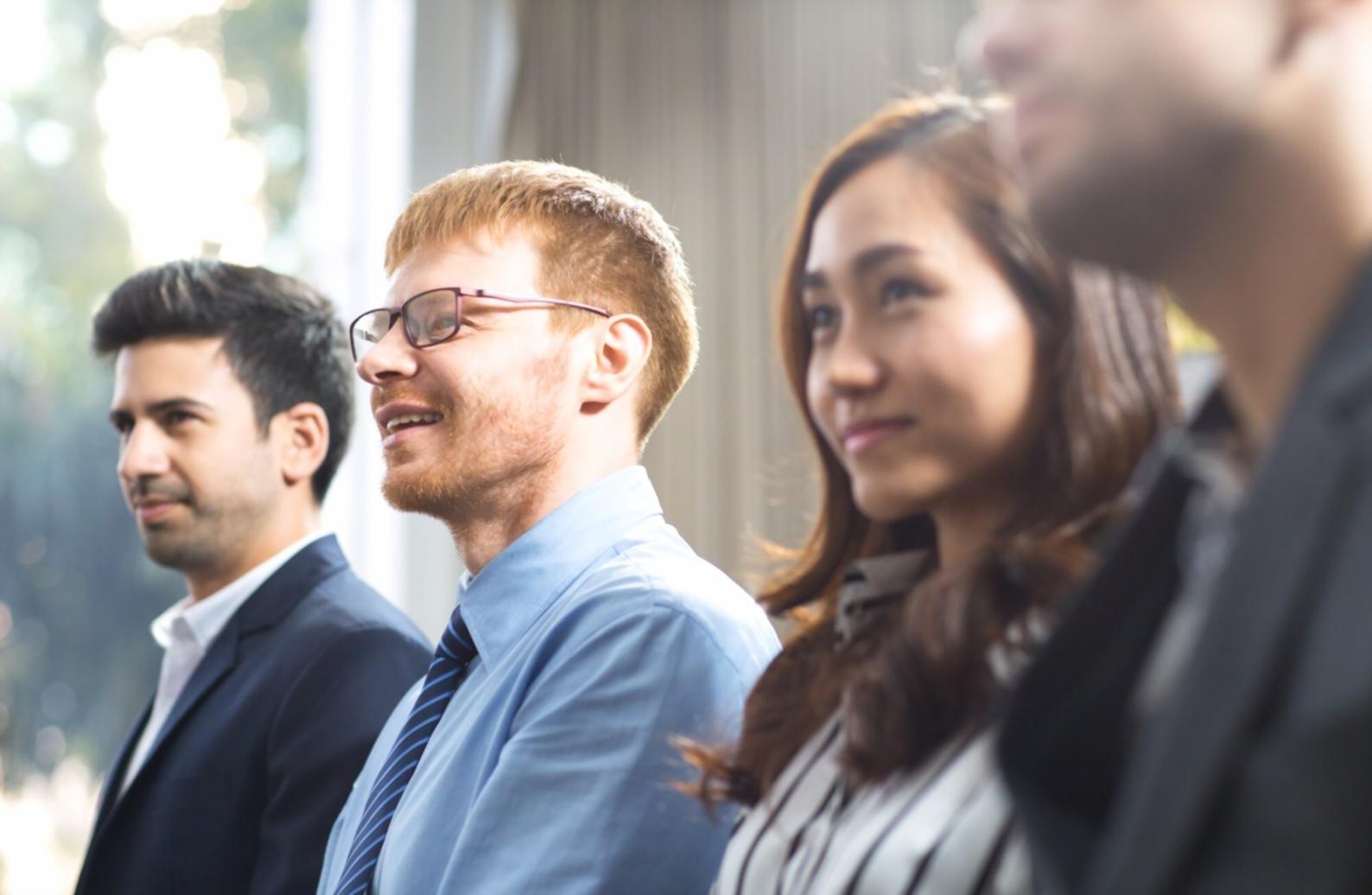 Formation en salle avec tableaux financiers